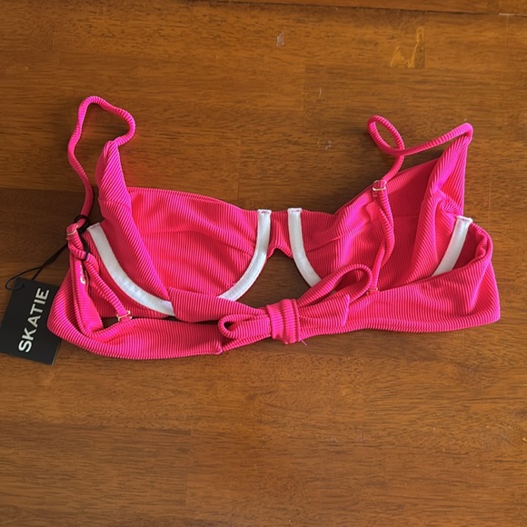 Skatie Kate Swim Top - Picture 2 of 8